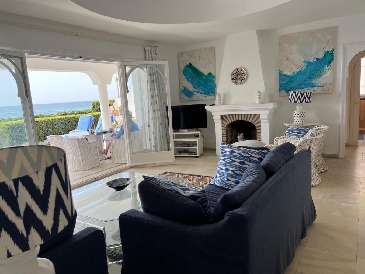 Villa Overlooking , Central, Quiet, Parking, Swimming Pool